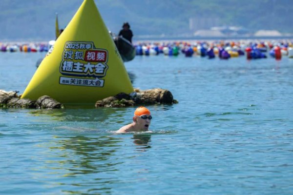 我要配资网网 张朝阳挑战横渡南澳岛-饶平海湾 全程8.69公里历时5小时18分