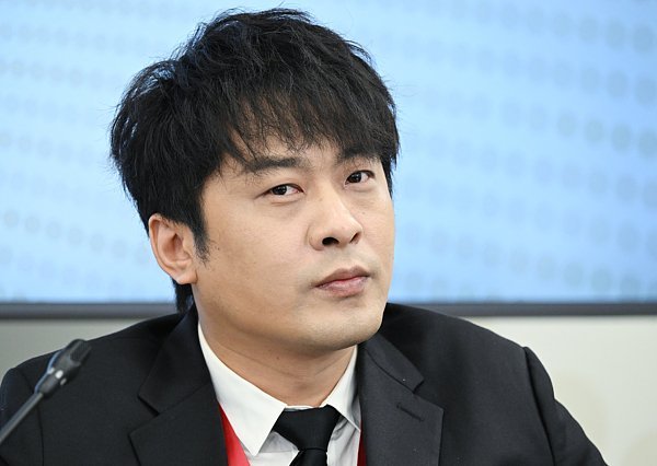 中国十大正规炒股平台 辛巴再次宣布退出直播行业，未回应自创卫生巾致癌争议